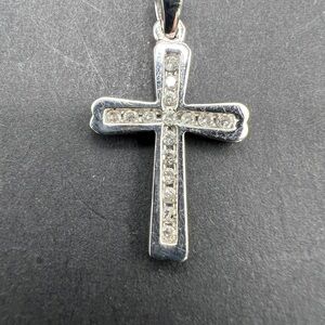 14K White Gold Cross Pendant w/Crystal Stones 1” Length